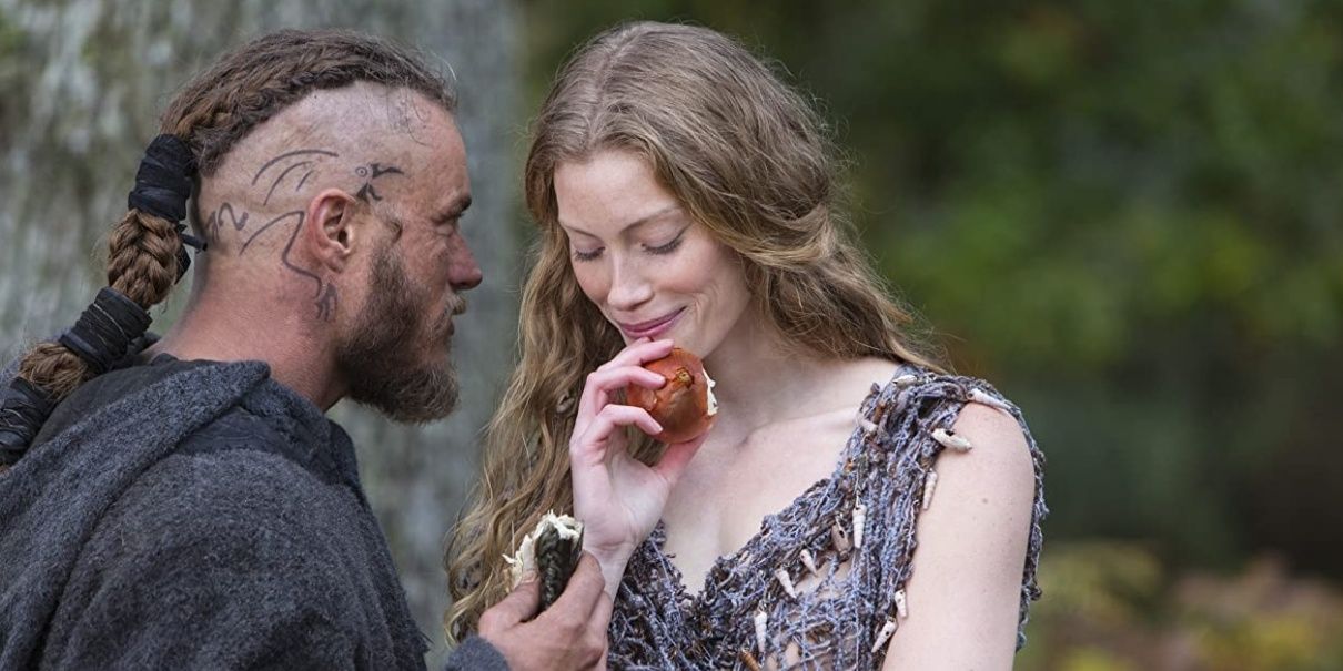Ragnar and Aslaug eating together in S1E9 All Change, Vikings