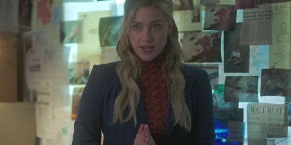 Betty briefing her team at the FBI in Riverdale