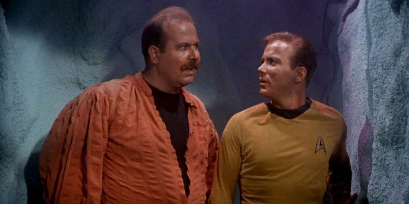 Harry Mudd talks to Captain Kirk from Star Trek