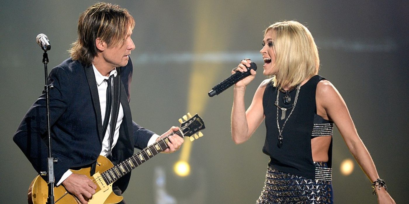 Carrie Underwood sings with Keith Urban