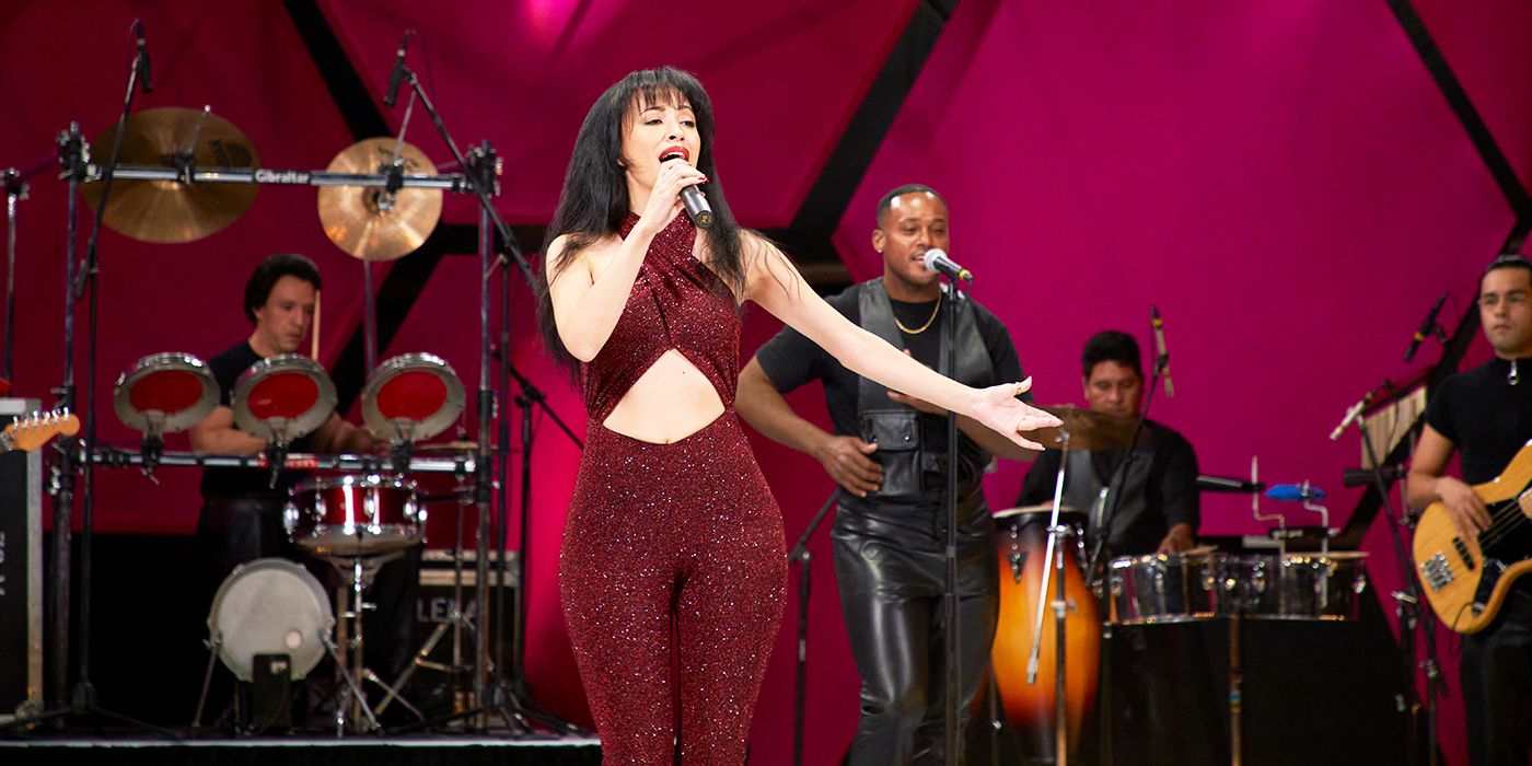 Selena performs onstage in Selena: The Series