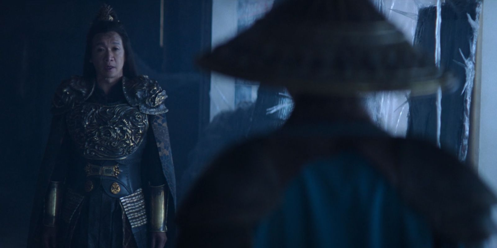 Shang Tsung speaking with Lord Raiden in Mortal Kombat 2021