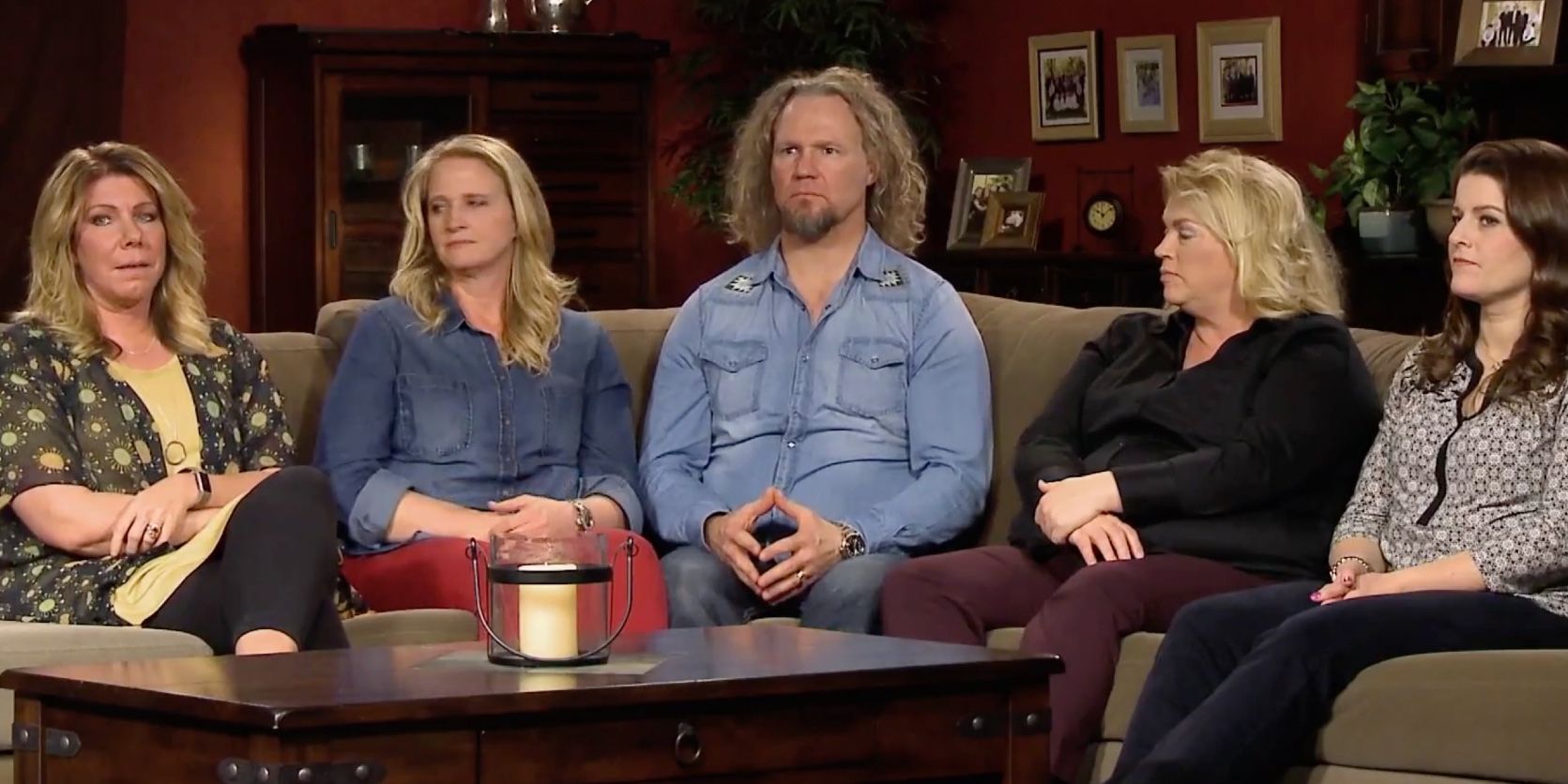 Sister Wives' Kody, Meri, Christine, Jenelle and Robyn Brown on couch