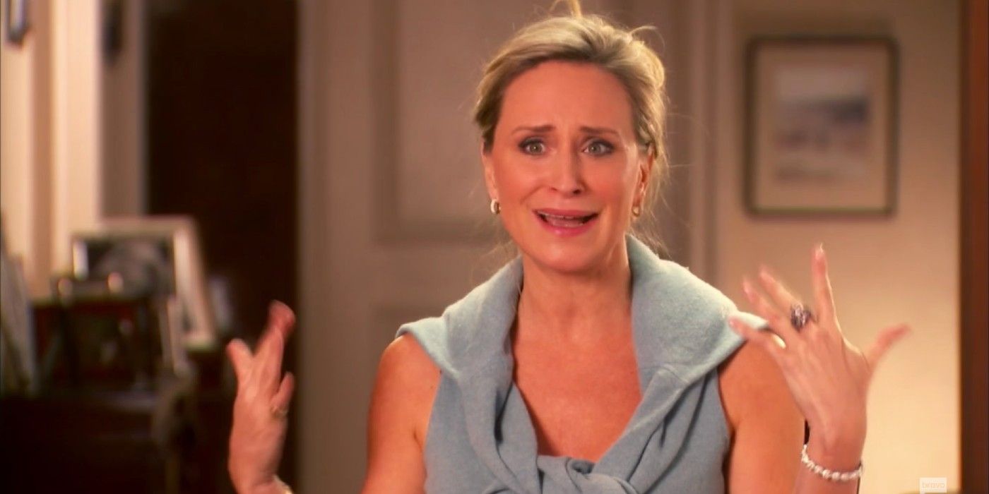 Sonja Morgan with her hands up