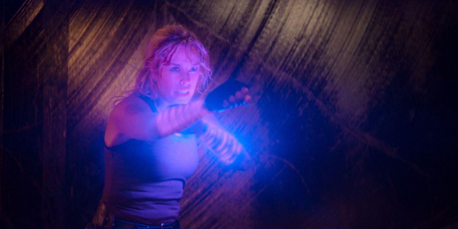 Sonya Blade verwendet ihre Energieringe in Mortal Kombat 2021
