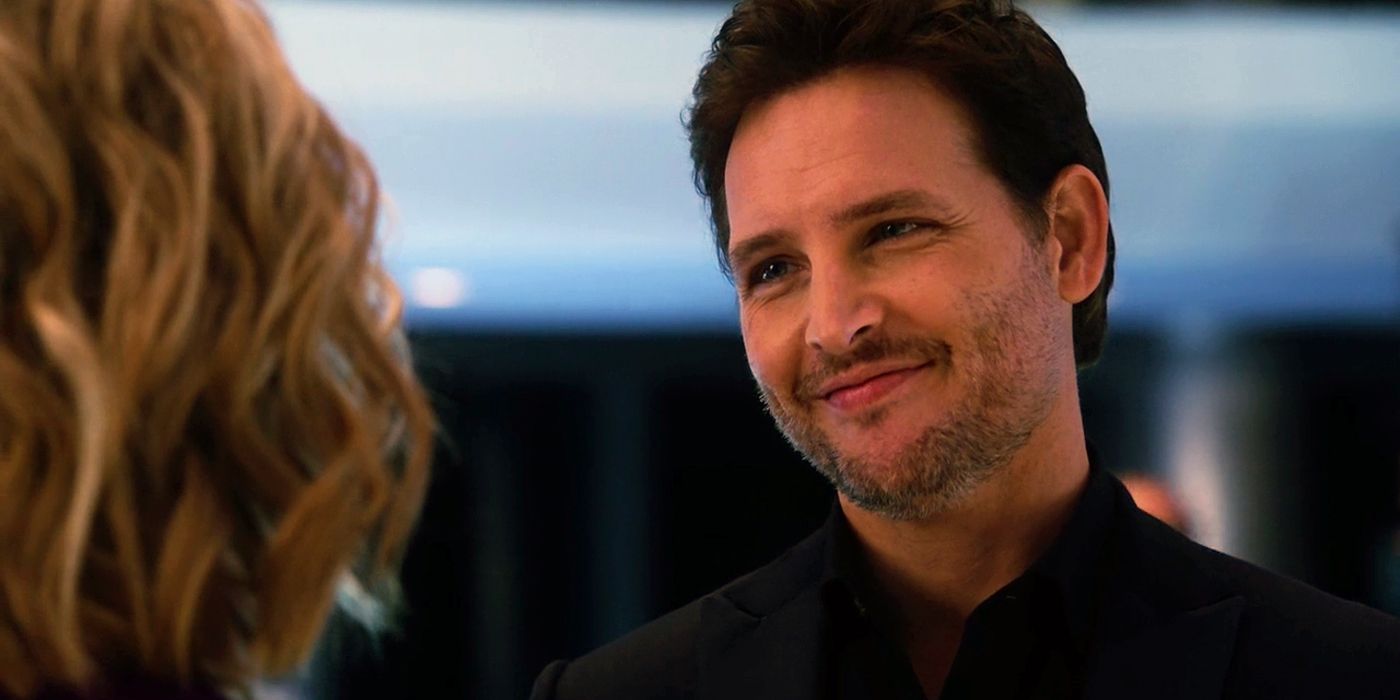 A grinning Maxwell Lord from season 1