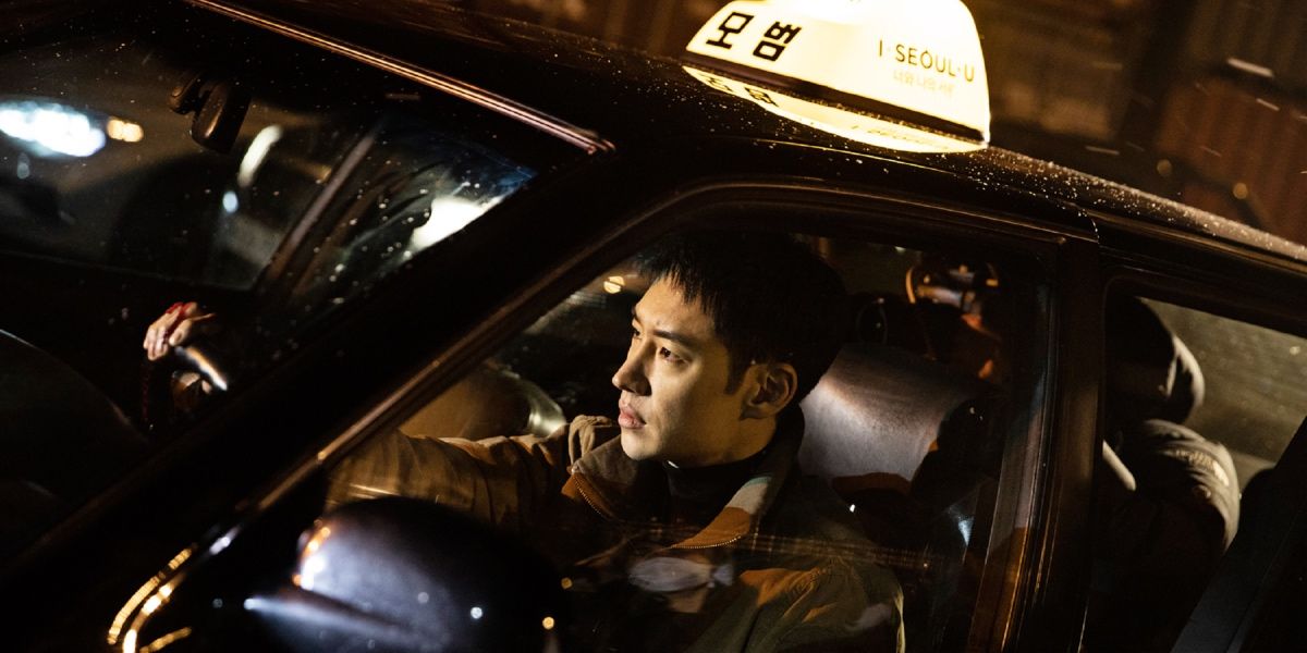 Kim Do-Ki driving a black taxi in Tac Driver