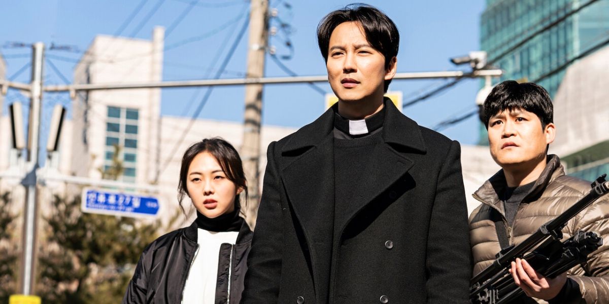 Kim Hae-Il in priest outfit with friends in The Fiery Priest 