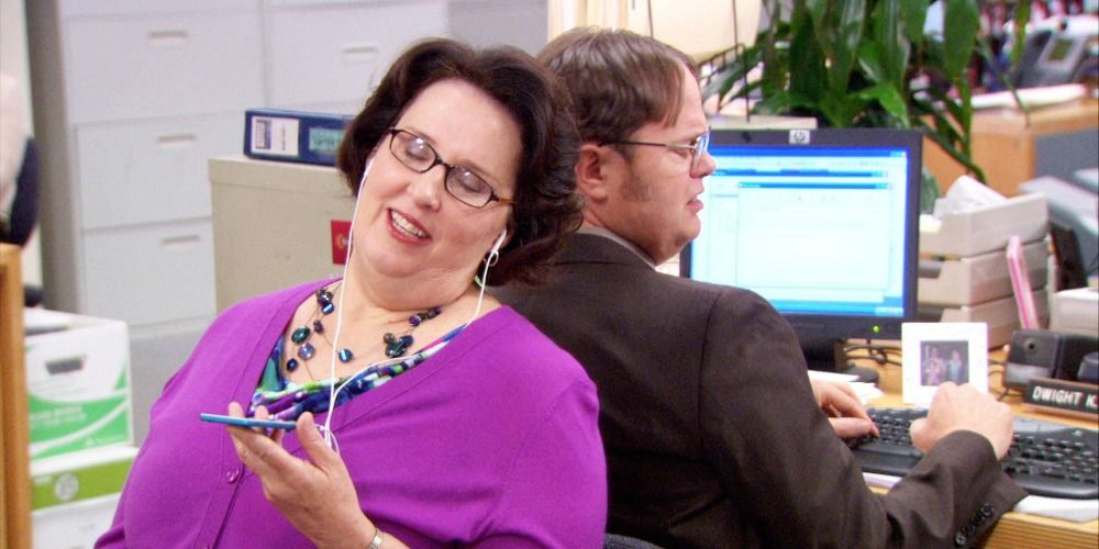 Dwight back to back with Phyllis on The Office