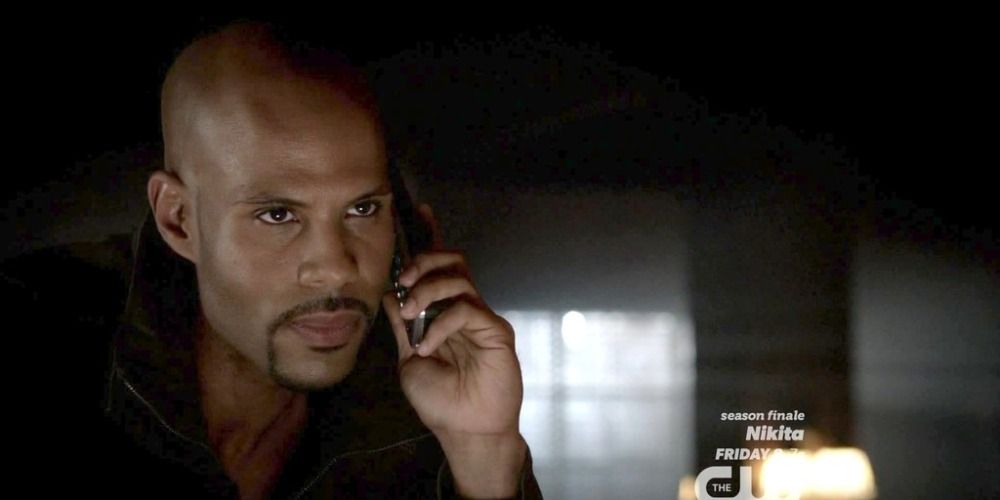 Todd Williams on the phone in The Vampire Diaries