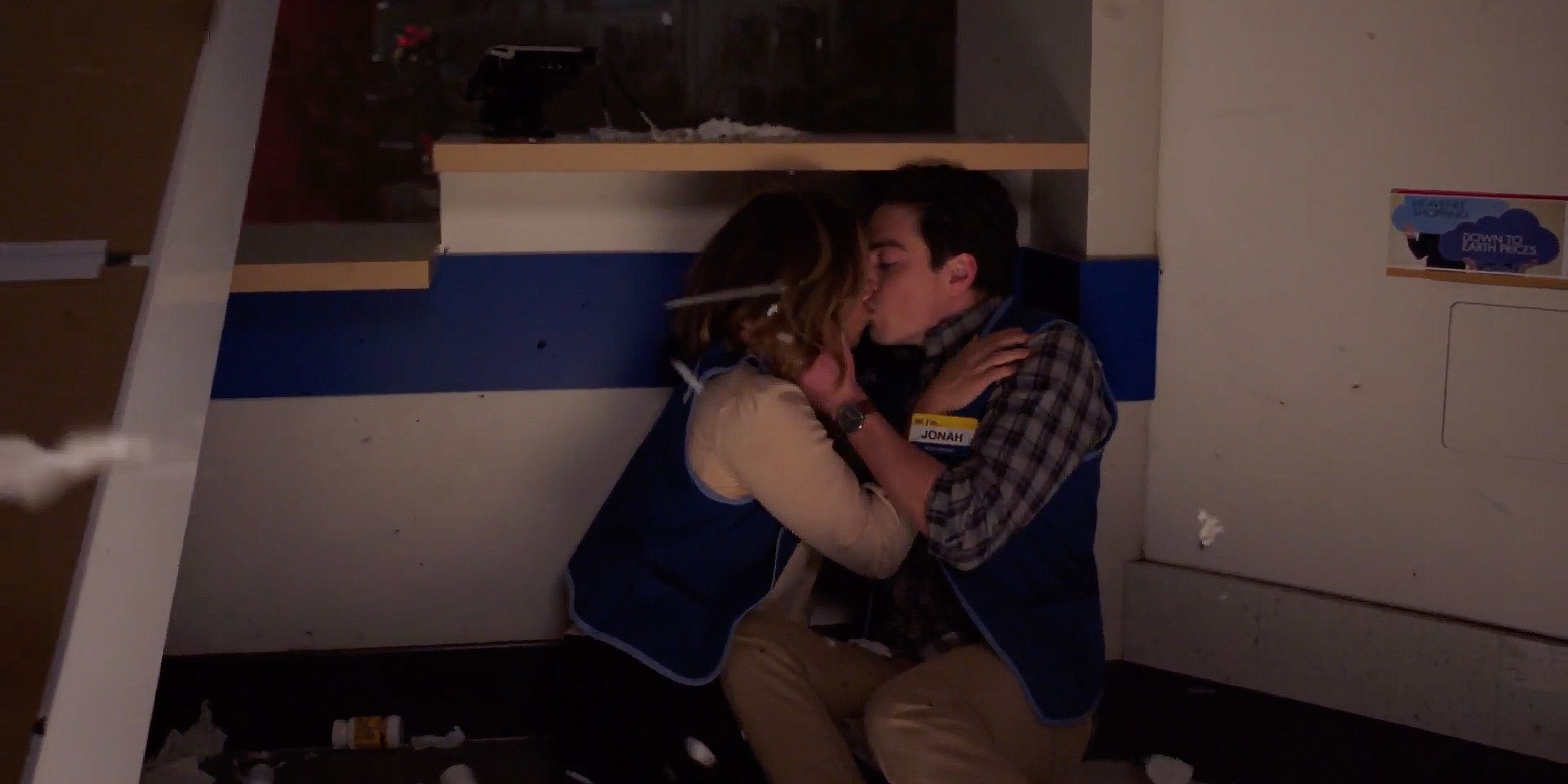 Amy and Jonah kiss during a tornado.