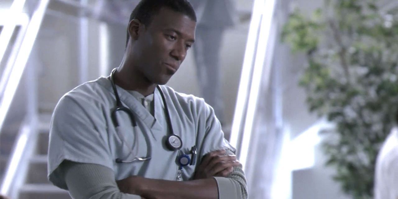 Tyler checks on Izzie at her hospital bed
