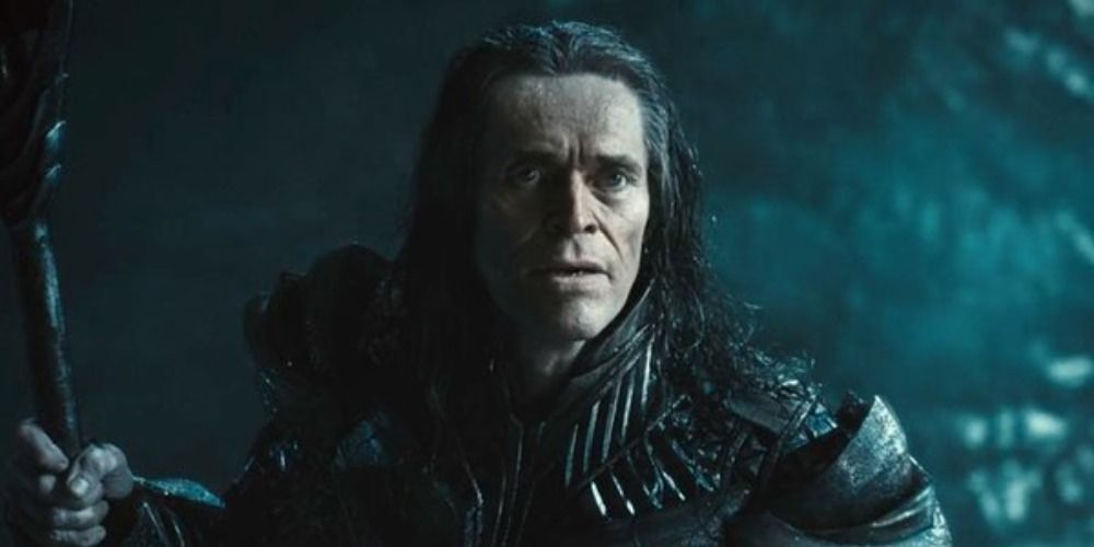 Willem Dafoe as Vulko looking at Aquaman under the sea in Zack Snyder's Justice League