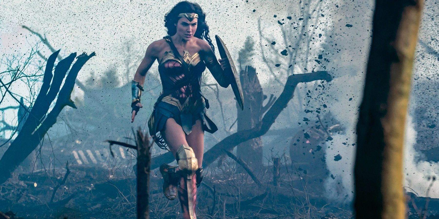 Wonder Woman runs through battlefield