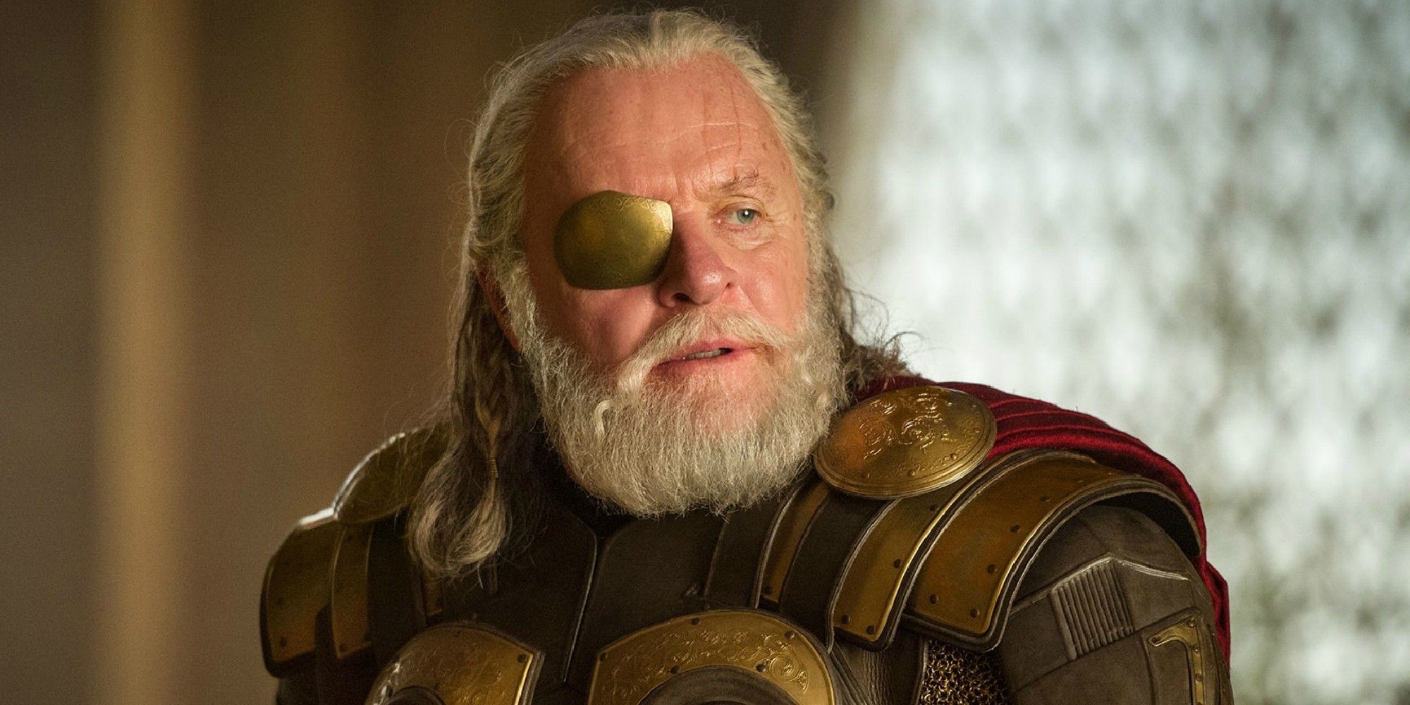 Odin em sua armadura em Thor: The Dark World