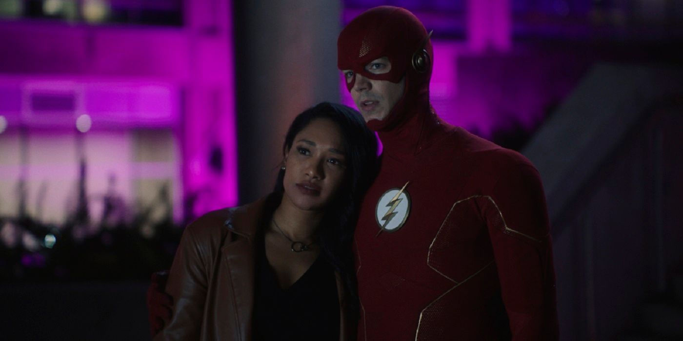 Candice Patton et Grant Gustin dans le rôle d'Iris et Barry s'embrassant dans The Flash barry iris saison 7 speed force