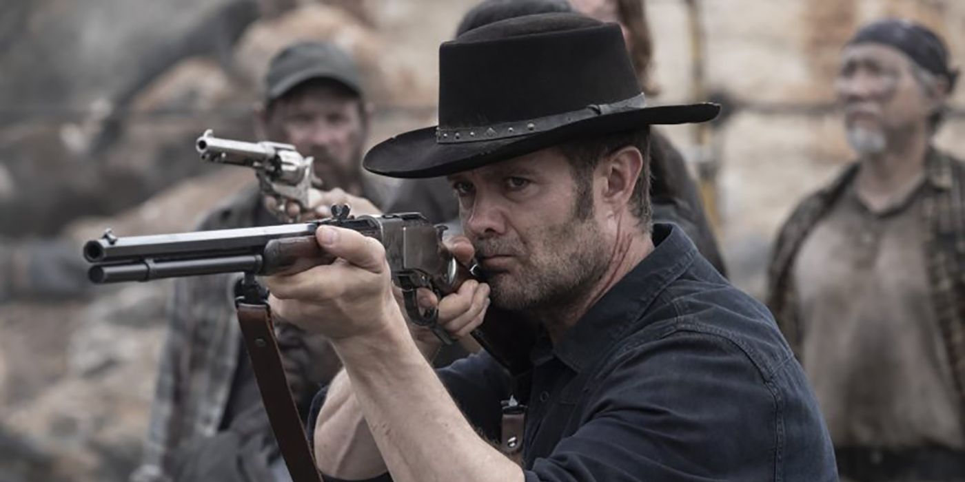 John Dorie aiming a gun on Fear the Walking Dead
