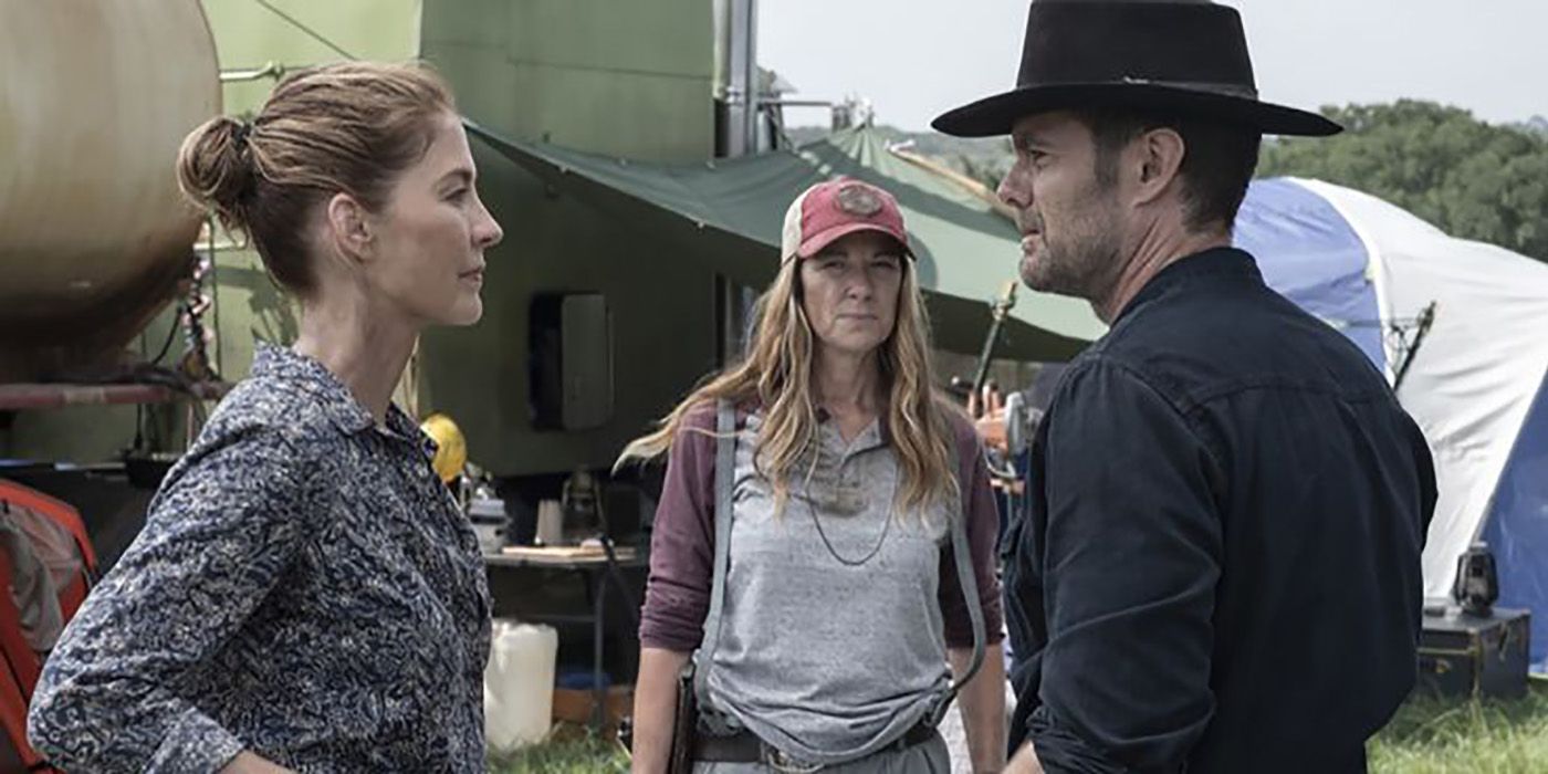 John and June standing together with Mo on Fear the Walking Dead