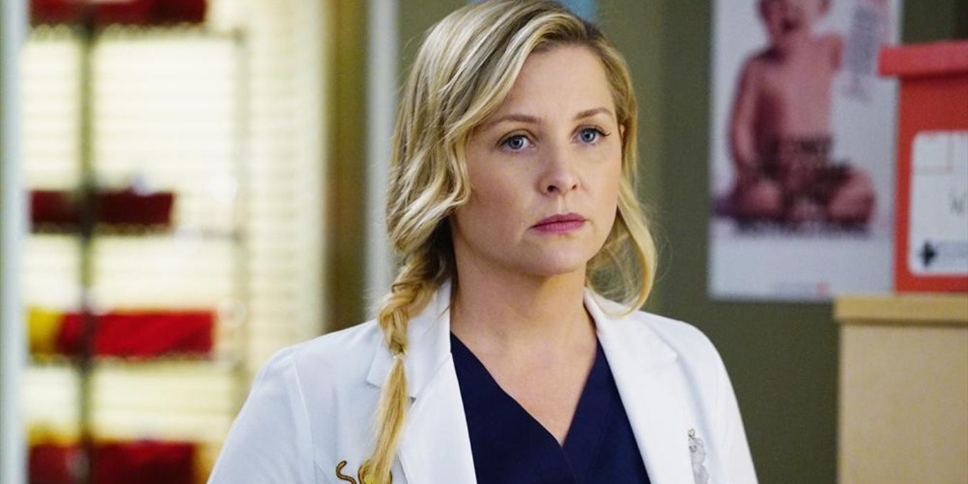 Jessica Capshaw as Doctor Arizona Robbins in Grey's Anatomy.