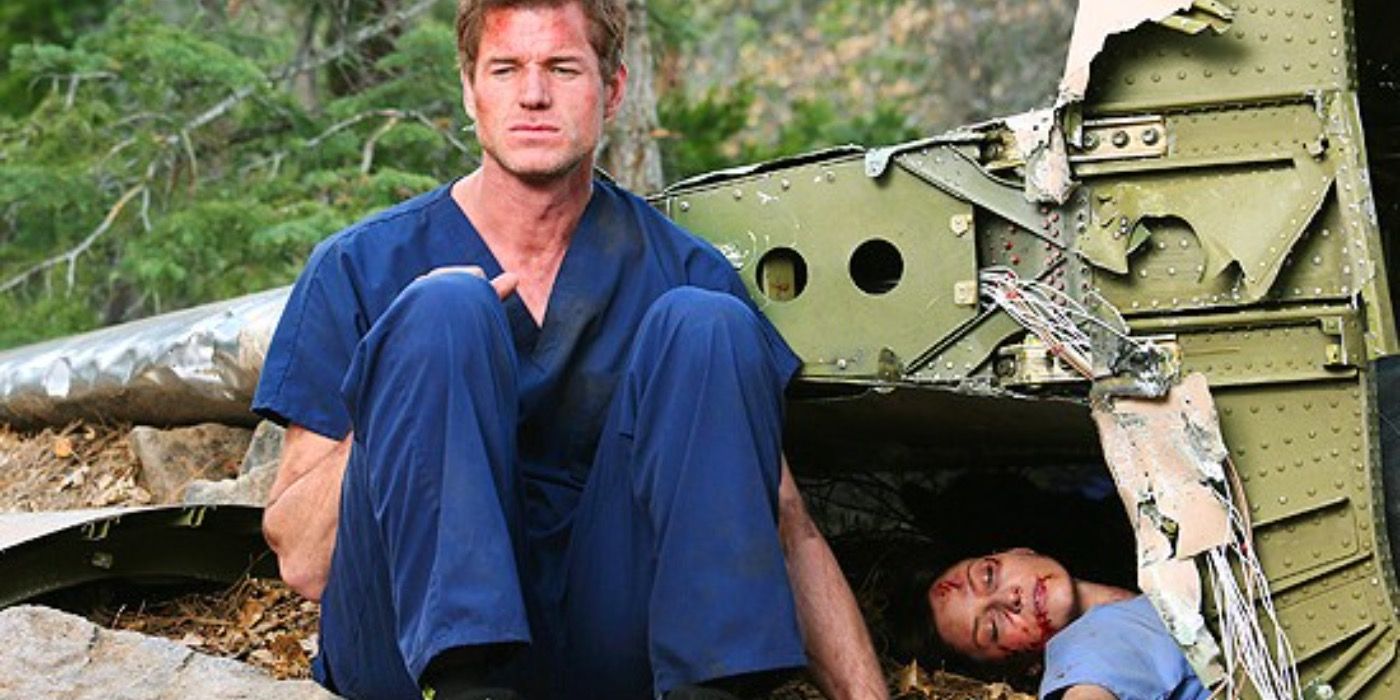 Mark holding Lexie&rsquo;s lifeless hand after the plane crash in Grey&rsquo;s Anatomy