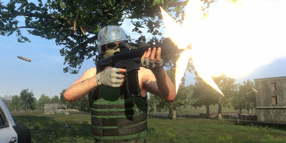 Soldier fires machine gun in Z1 Battle Royale