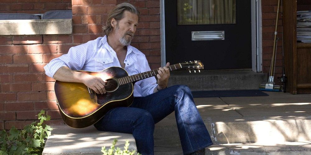 Blake plays guitar on a porch in Crazy Heart