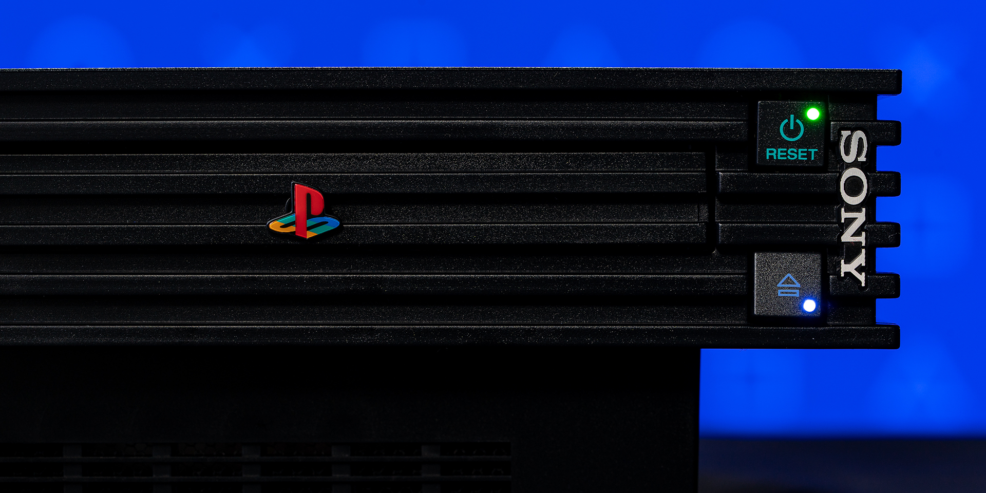 A picture of the PS2 console 