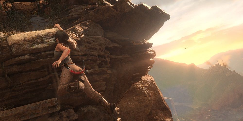 Lara climbs a mountain in Rise of the Tomb Raider