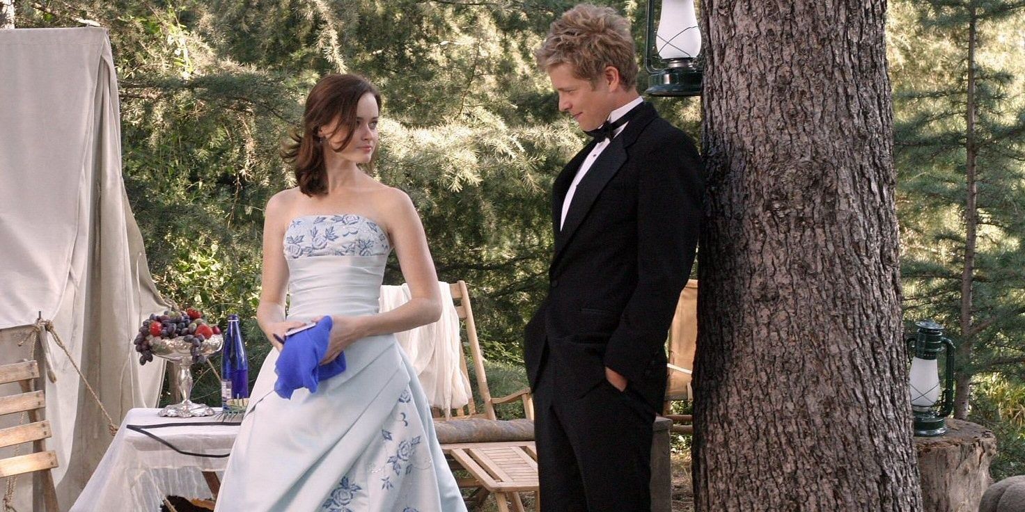 Rory and Logan outdoors in formalwear on Gilmore Girls