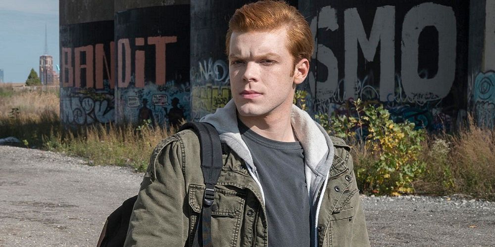 Ian stands in front of graffiti in Shameless