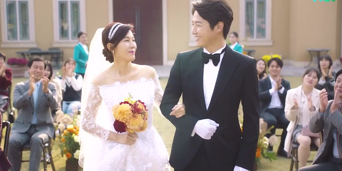 Dae-Young and Da-Jung walking down the aisle in 18 Again 