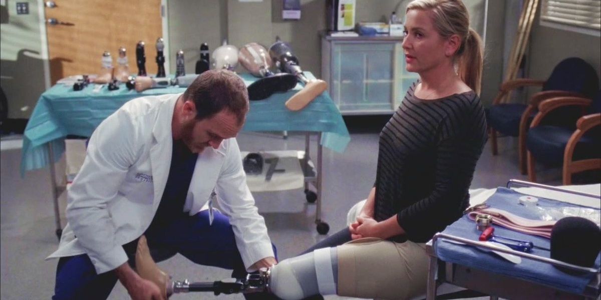 Arizona gets fitted with a prosthetic leg
