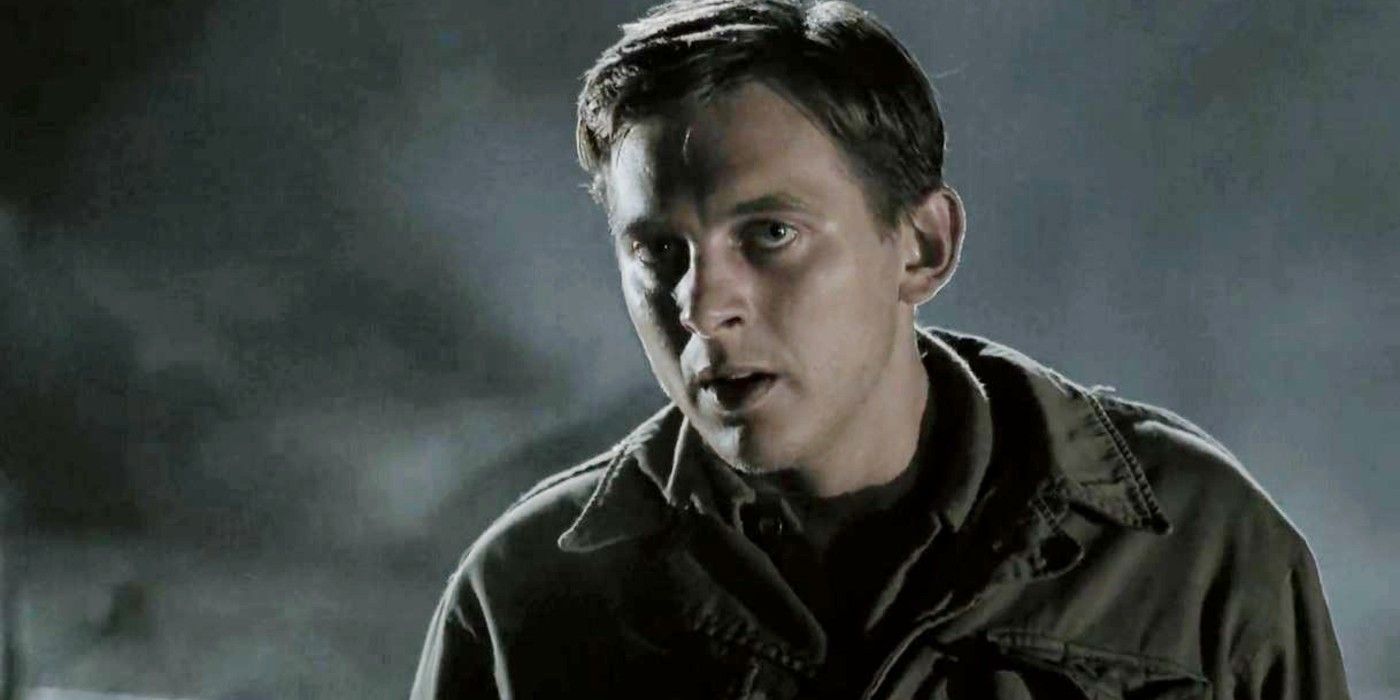 Nolan Hemmings as Sergeant Grant looking concerned in Band of Brothers