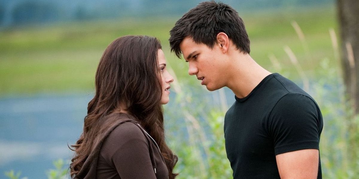 Bella and Jacob looking at each other in New Moon.