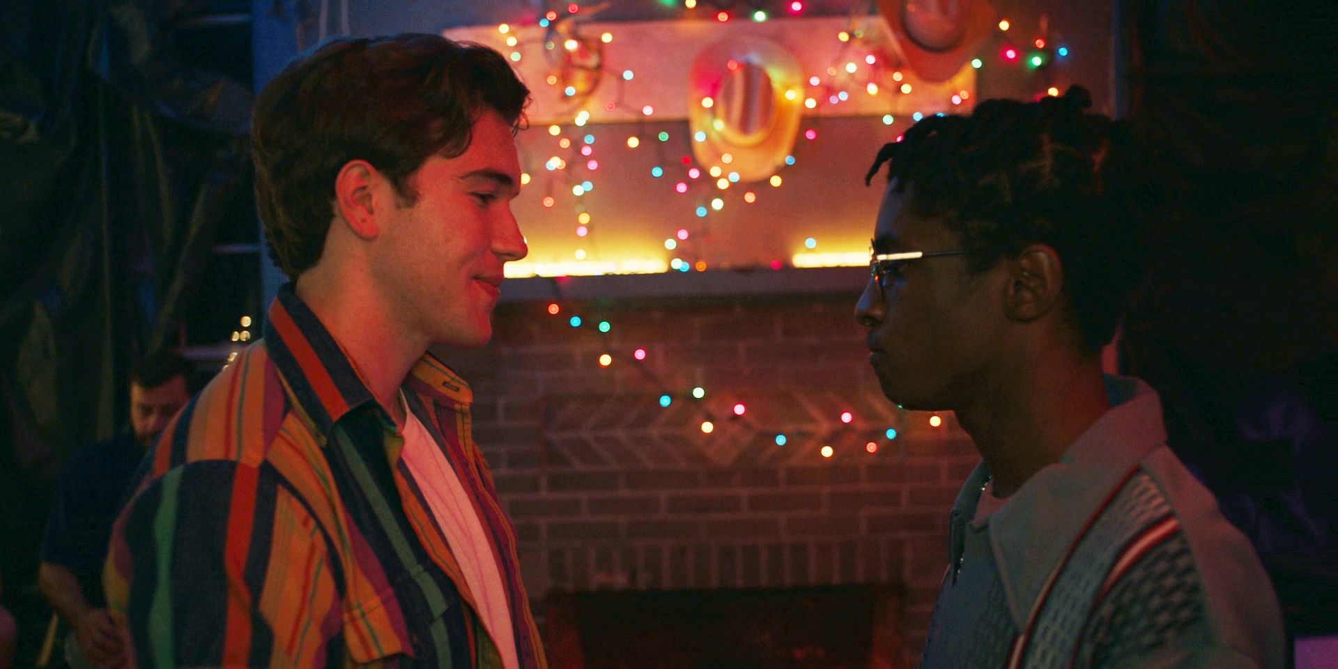 Ben and Vince at the LGBTQ+ safespace set in 1994 in Cruel Summer episode 3