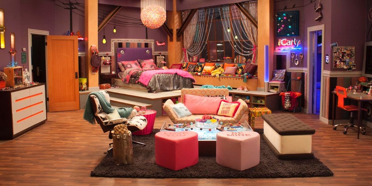 Carly's new room with gummy bear chandelier in iCarly