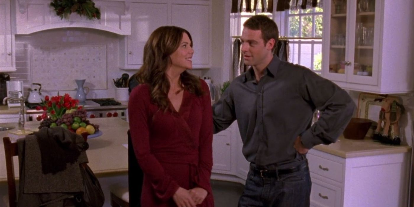 Christopher and Lorelai looking at a new house on Gilmore Girls