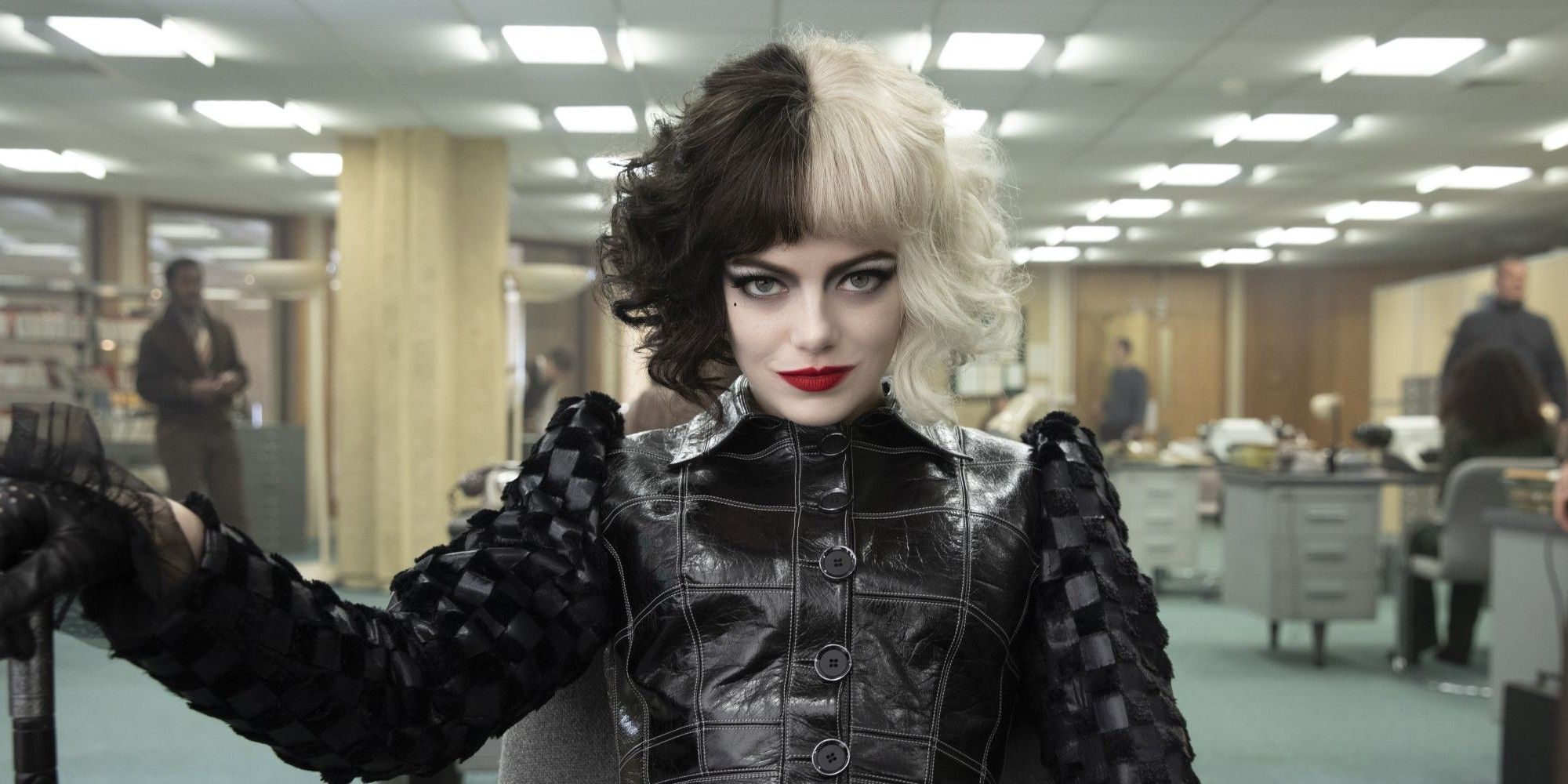 Emma Stone in Disneys Cruella