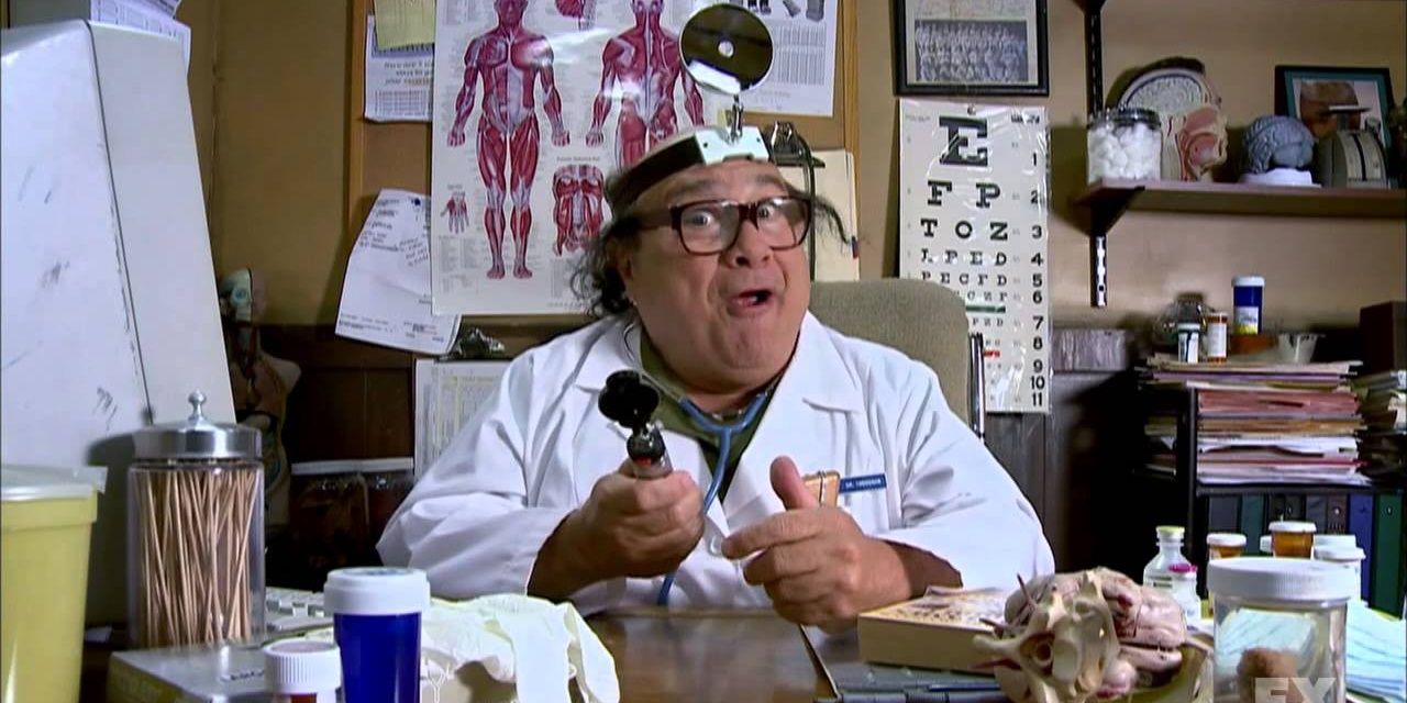 Frank impersonating a doctor in It's Always Sunny