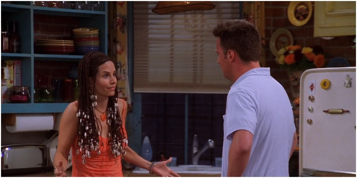 Friends Monica and Chandler argue over her hair