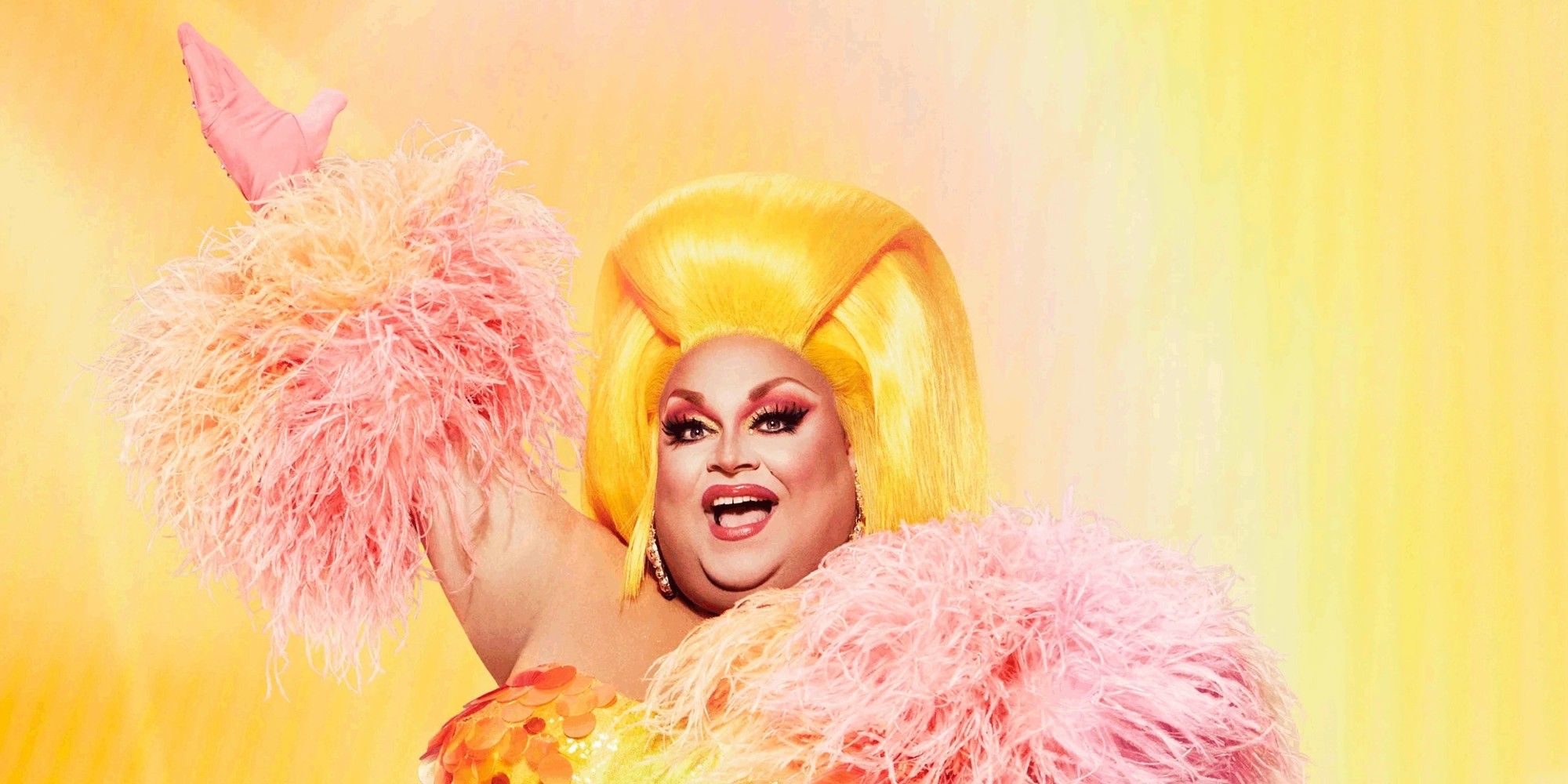Ginger Minj All Stars 6 with her hand in the air