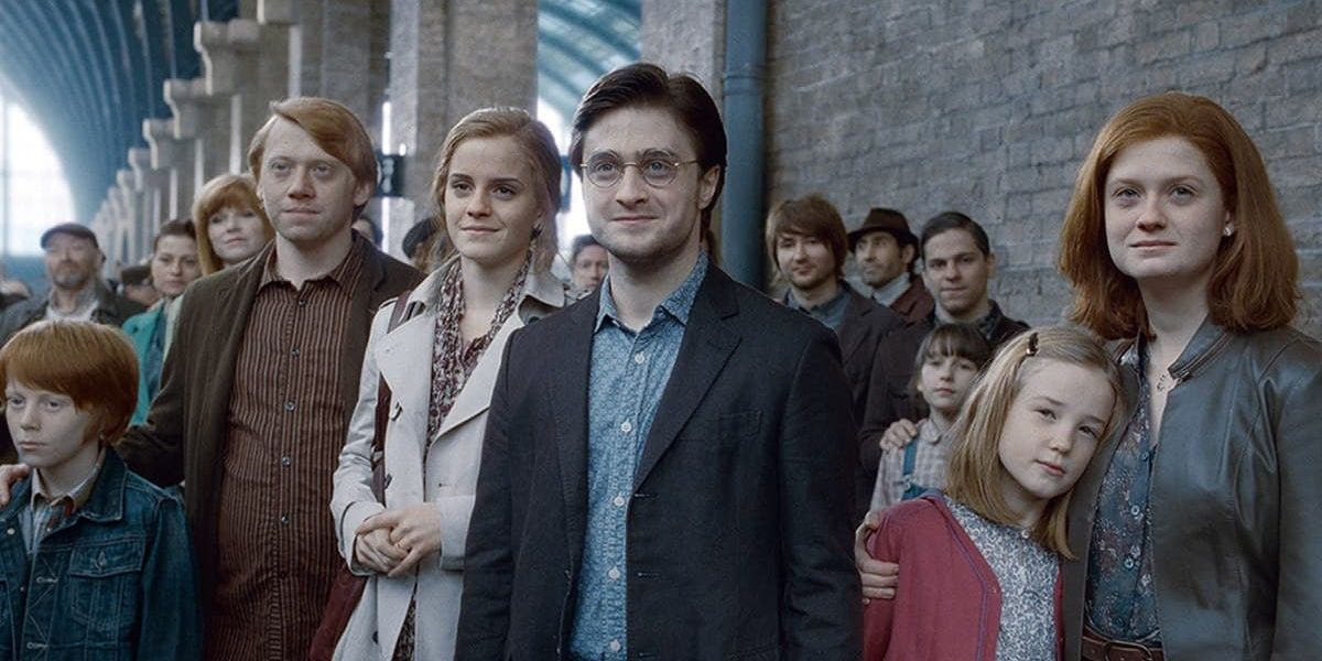 Harry Potter e seus amigos como adultos no epílogo de Relíquias da Morte