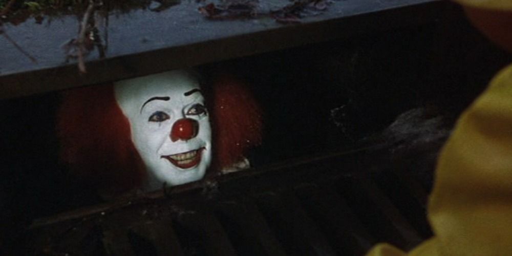 Pennywise smiling at Georgie
