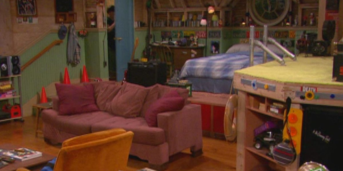 Drake and Josh's room with couch in Drake &amp; Josh