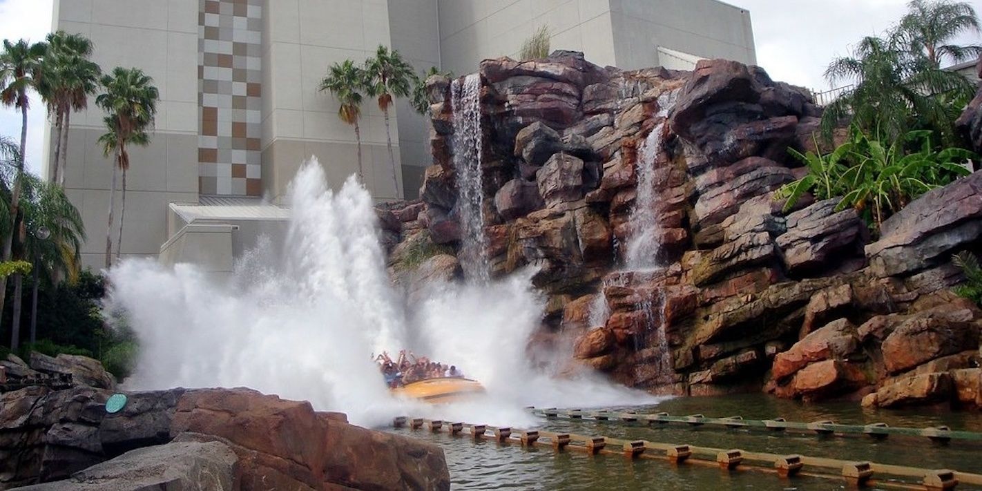 Ride boat splashes down after drop at Universal Studios Islands of Adventure