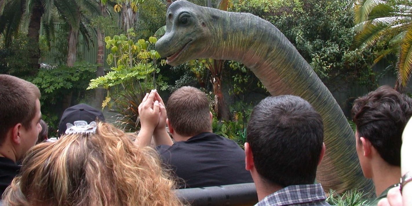 Guests on boat see Brontosauraus at Universal Studios Hollywood
