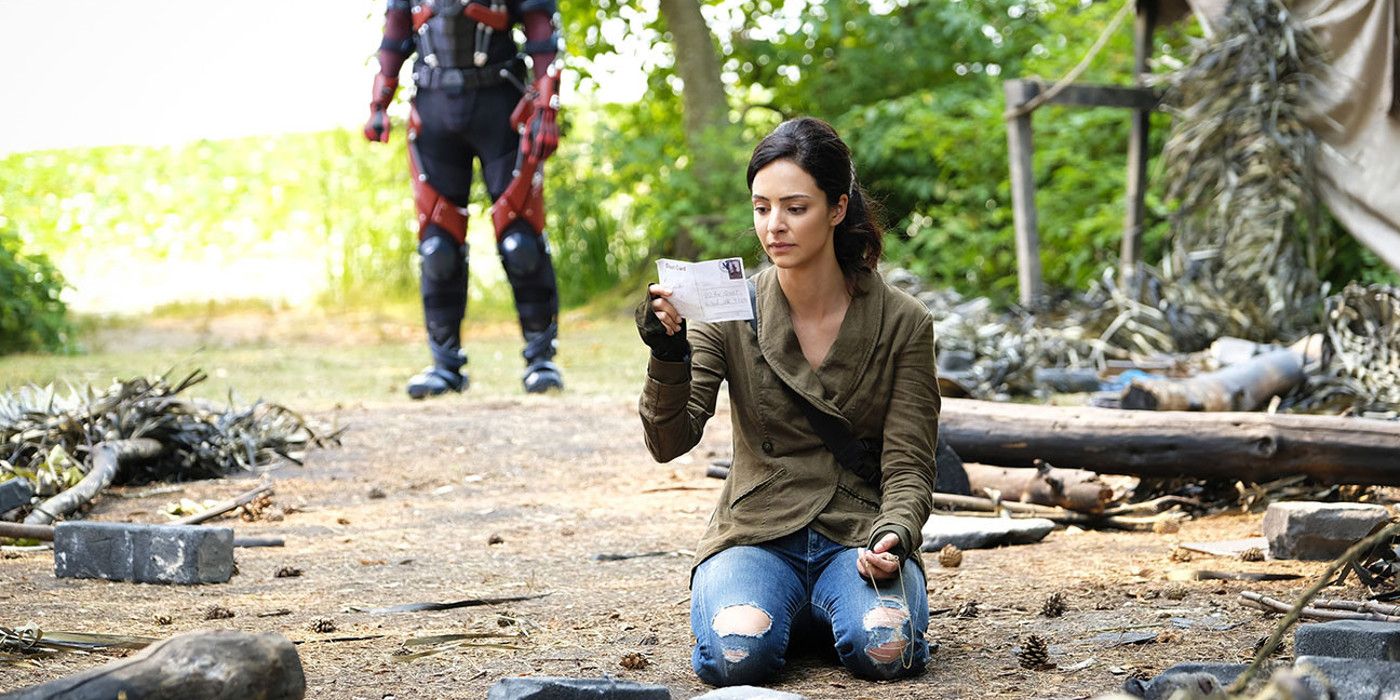 Legends of Tomorrow Season 3 Zari Tomaz and The Atom