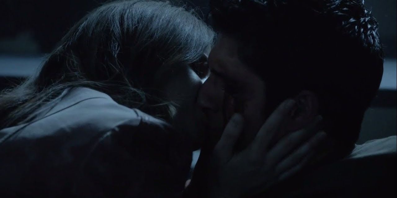 Malia kisses Scott in Teen Wolf.