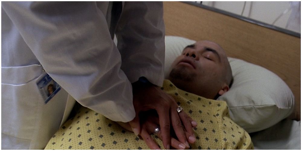 Mike kills a wounded Leonel Salamanca at the hospital