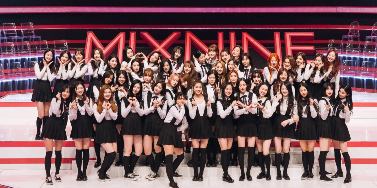 Female contestants taking photo in MixNine